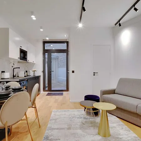 Stunning 2br Opera