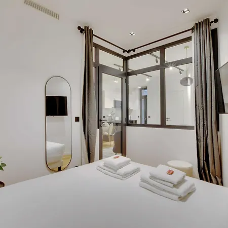 Stunning 2br Opera *