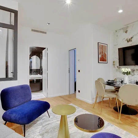 Stunning 2br Opera *