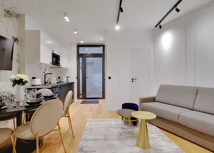 Stunning 2br Opera