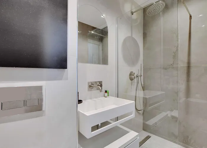 Stunning 2br Opera Appartement