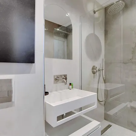 Stunning 2br Opera Lejlighed