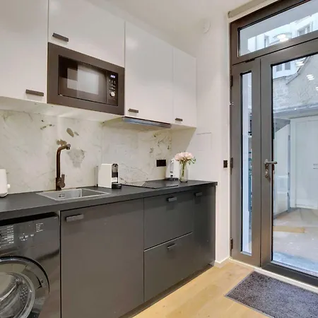 Stunning 2br Opera *